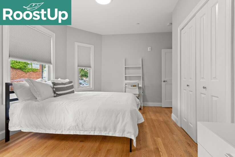 Building Photo - Furnished Bedroom with Private Bath in Eas...