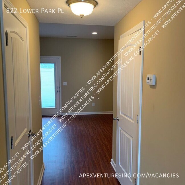 Building Photo - 822 Lower Park Pl
