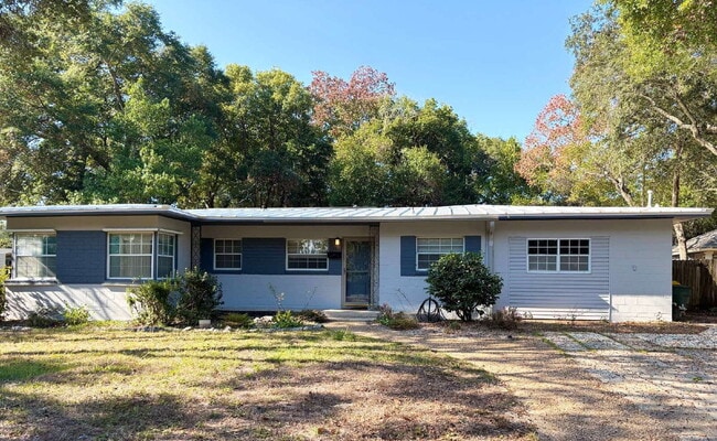 Building Photo - "Coastal Comfort Awaits: Spacious 4-Bed, 3-Bath Home in Fort Walton Beach Haven"
