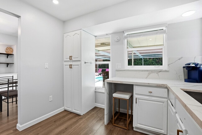 Building Photo - 4502 Parrot Ave