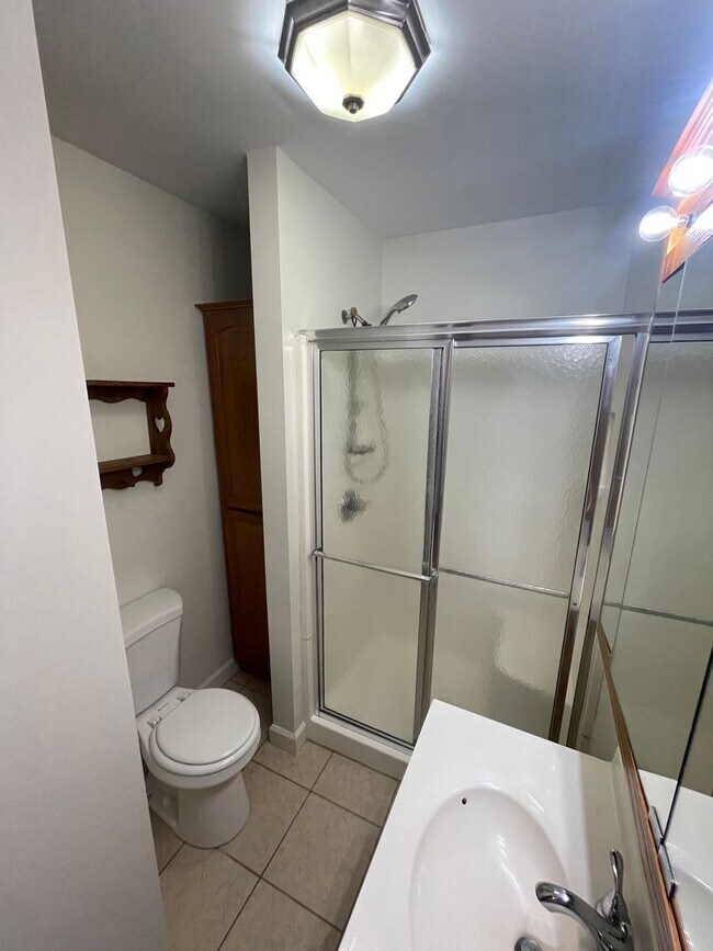 Building Photo - 1 Bedroom House Near Columbian Park - AVAILABLE IN MAY