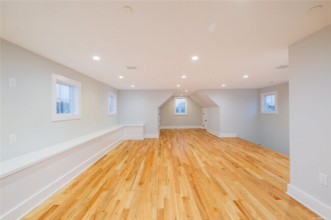 Building Photo - 506 Lakeview Ave