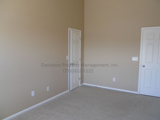 Building Photo - Beautiful 2 Bedroom Townhouse Near The Air...