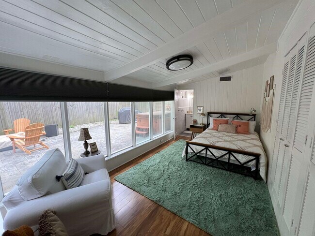 Building Photo - 817 Cypress Dr