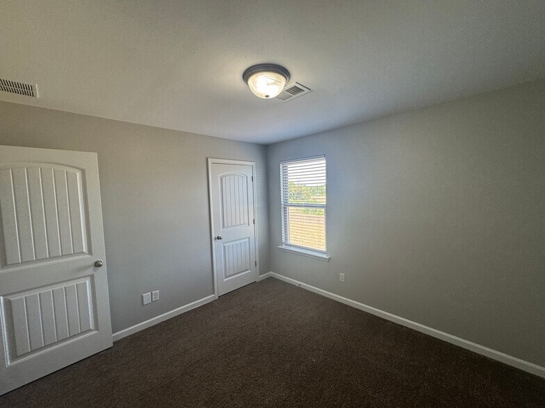 Building Photo - 4276 Blake Cir