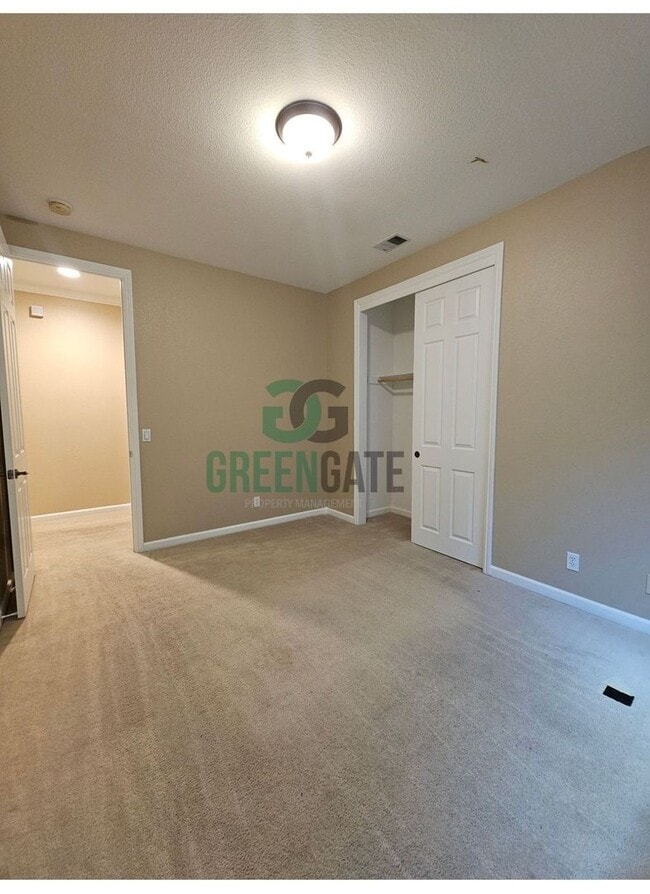 Building Photo - Spacious 4 Bedroom 3 Bath in Patterson! AV...