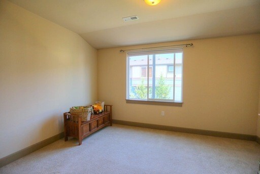 Building Photo - Luxury Bothell Townhome For Rent! 2 Car Ga...