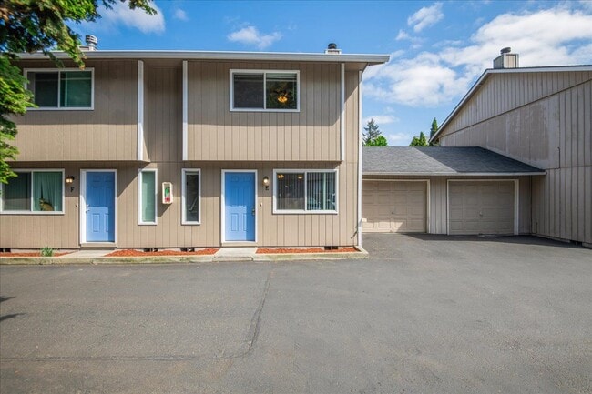 Building Photo - Lincoln Townhomes