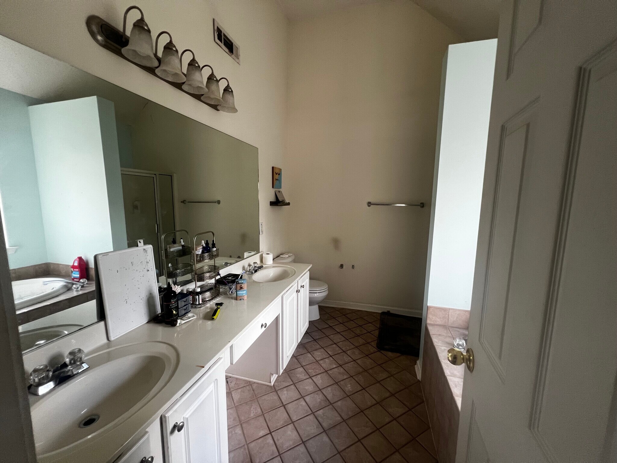 Building Photo - 360 Burch Rd