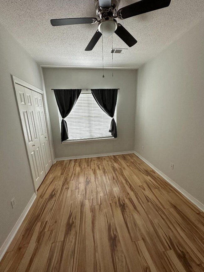 Building Photo - 2061 Laurel Oak Ct