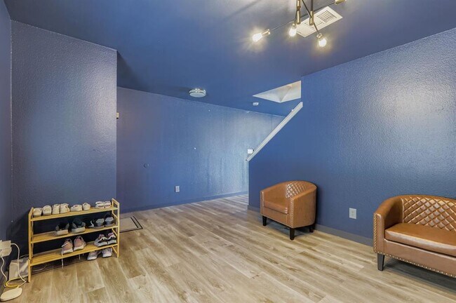 Building Photo - 1202 Hughmont Dr