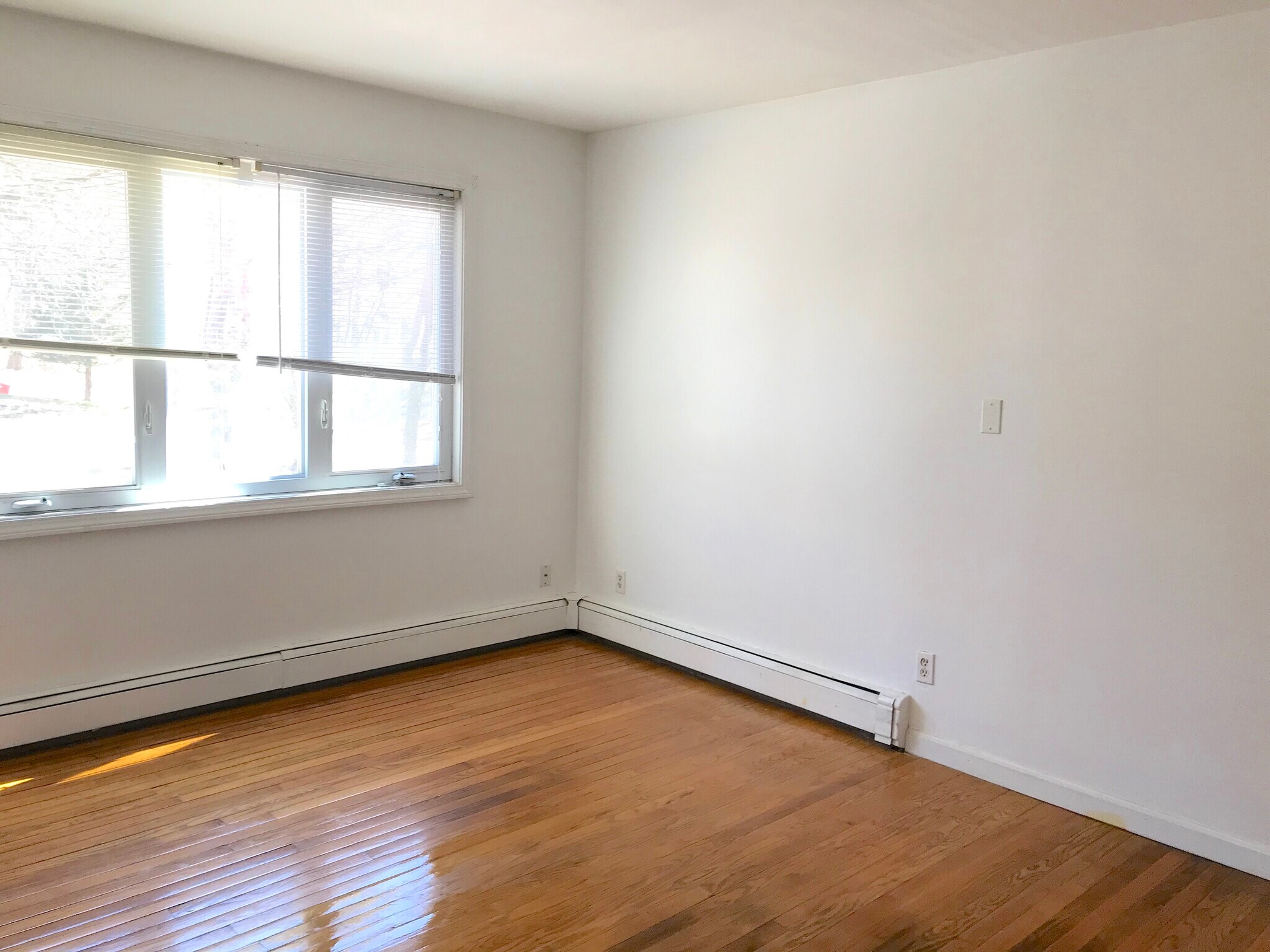 Building Photo - 21 Central St