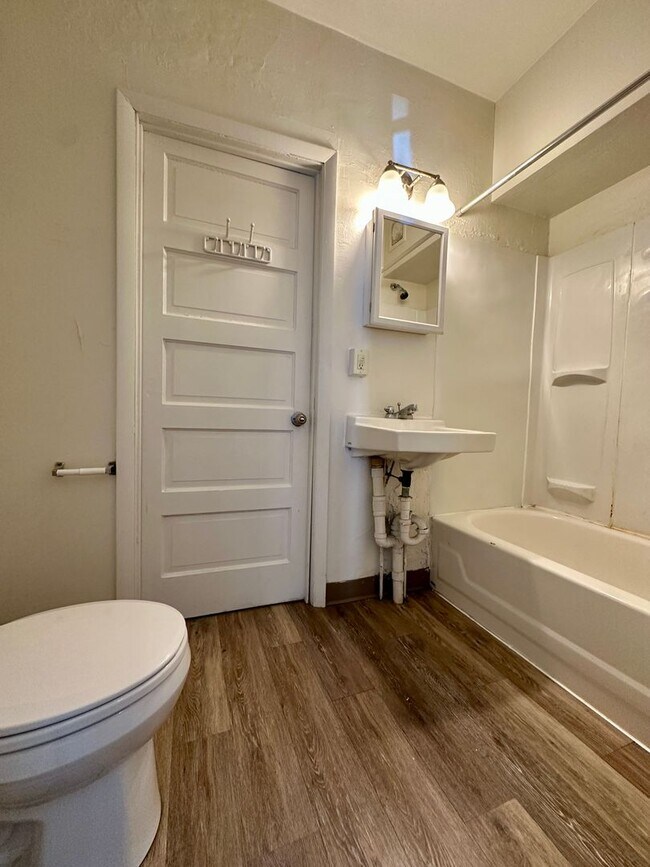 Building Photo - Super Spacious Three Bedroom on Bates Street! Deck & Patio! Washer & Dryer Included! Call Today!