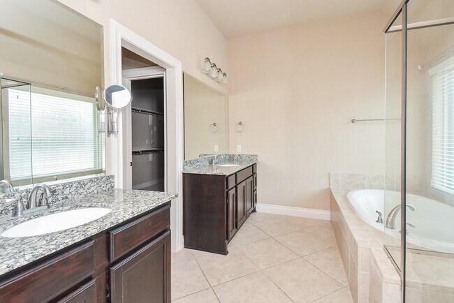 Building Photo - 28803 Davenport Dr