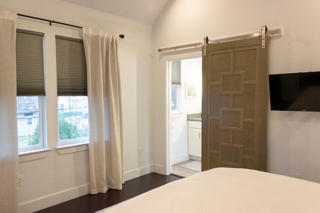 Building Photo - 1409 Singleton Ave