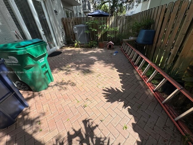 Building Photo - 8061 SW 119th Ct