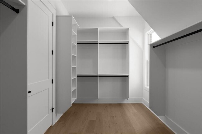 Building Photo - 407 Buford