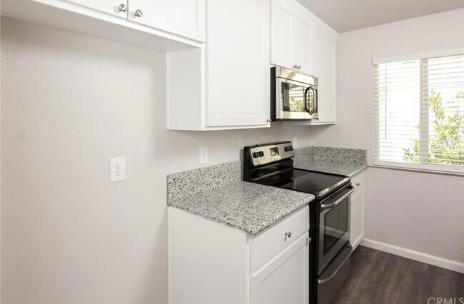 Building Photo - 1353 Nord Ave