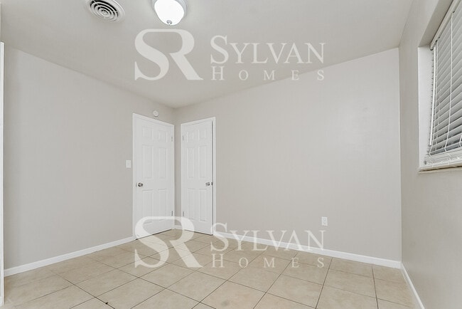 Building Photo - Enjoy living the good life in this 3 bedro...