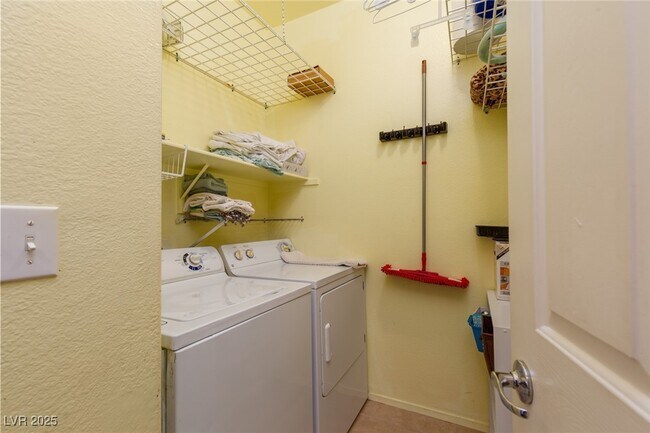 Building Photo - 6513 Angel Mountain Ave