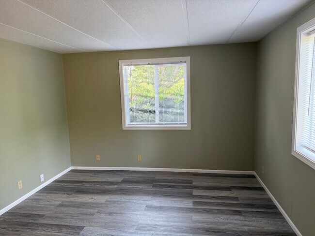 Building Photo - 3-bedroom 2 bath house in Springfield!