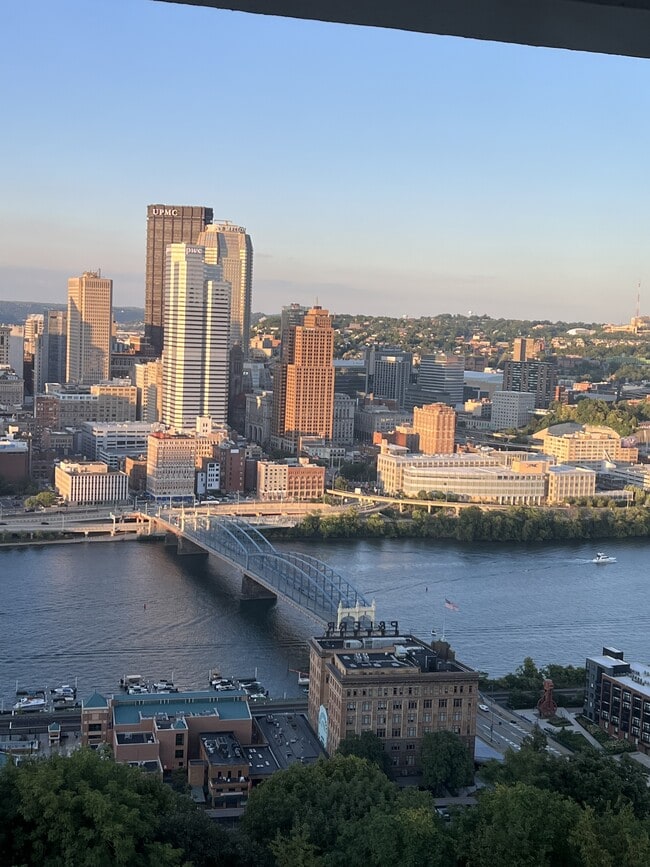 Building Photo - 111 Grandview Ave