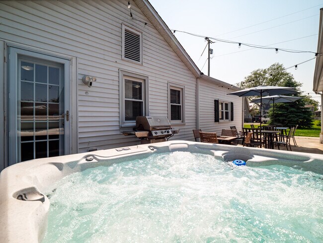 Building Photo - 122 Overlook Rd