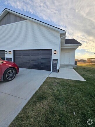 Building Photo - 2724 Yordi Dr