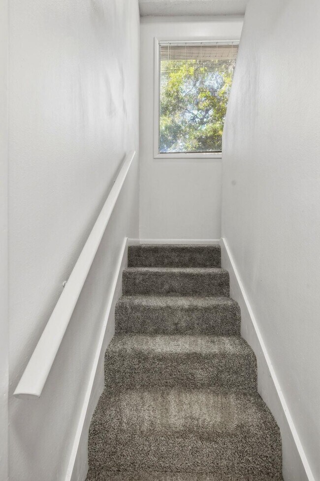 Building Photo - 1844 Larette Dr