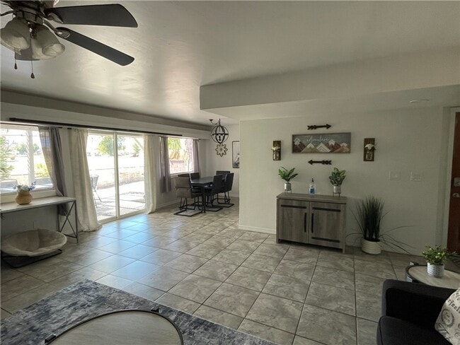 Building Photo - 2677 Country Club Dr