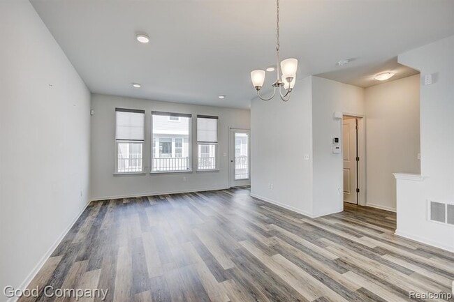 Building Photo - 2500 Normandy Rd