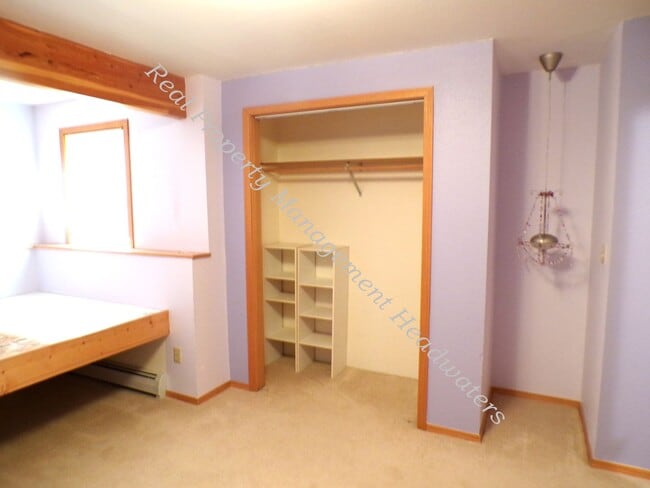 Building Photo - 5 Bedroom 2-1/2 Bath House for Rent
