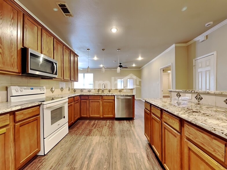 Building Photo - 608 Denali Dr