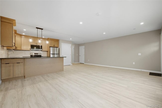 Building Photo - 71 N Main St