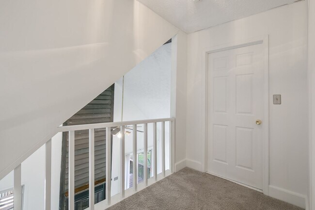 Building Photo - 324 Youngberry St
