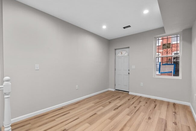 Building Photo - 15 N Bradford St