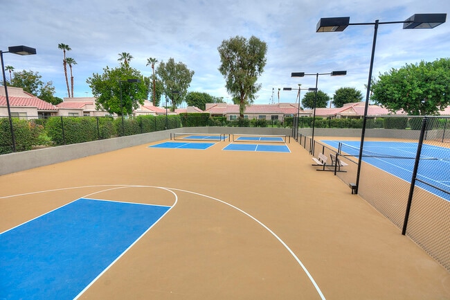 Building Photo - 74940 San Simeon Dr
