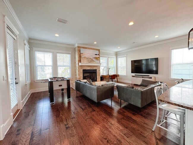 Building Photo - New, exclusive 3200 sq ft 4 bedroom/3.5bat...