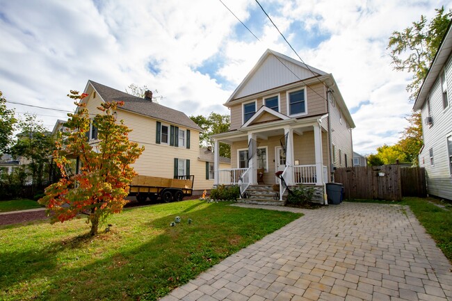 Building Photo - 41 Bank St