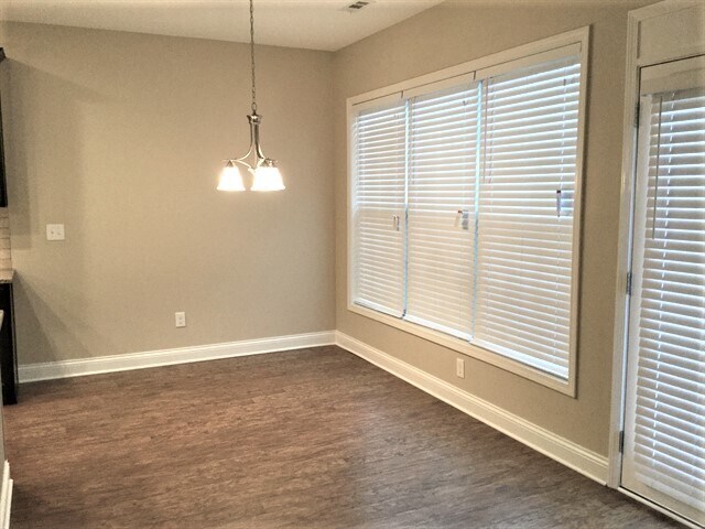 Building Photo - 3419 Greentree Ln