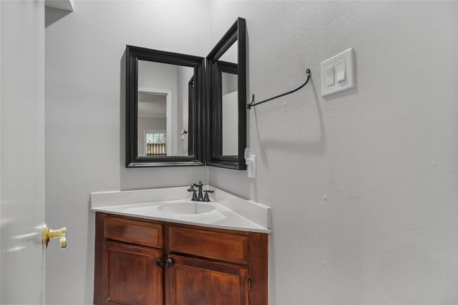 Building Photo - 3800 Tanglewilde St