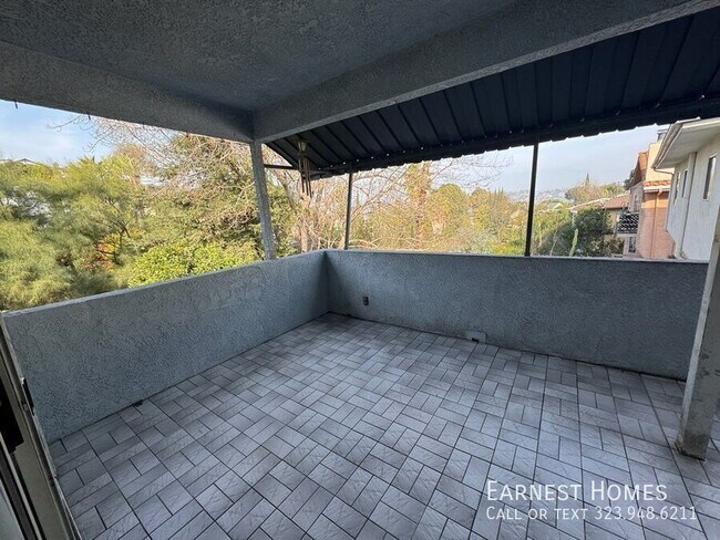 Building Photo - 4735 Nob Hill Dr