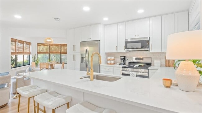 Building Photo - 512 S Harbour Oaks Dr