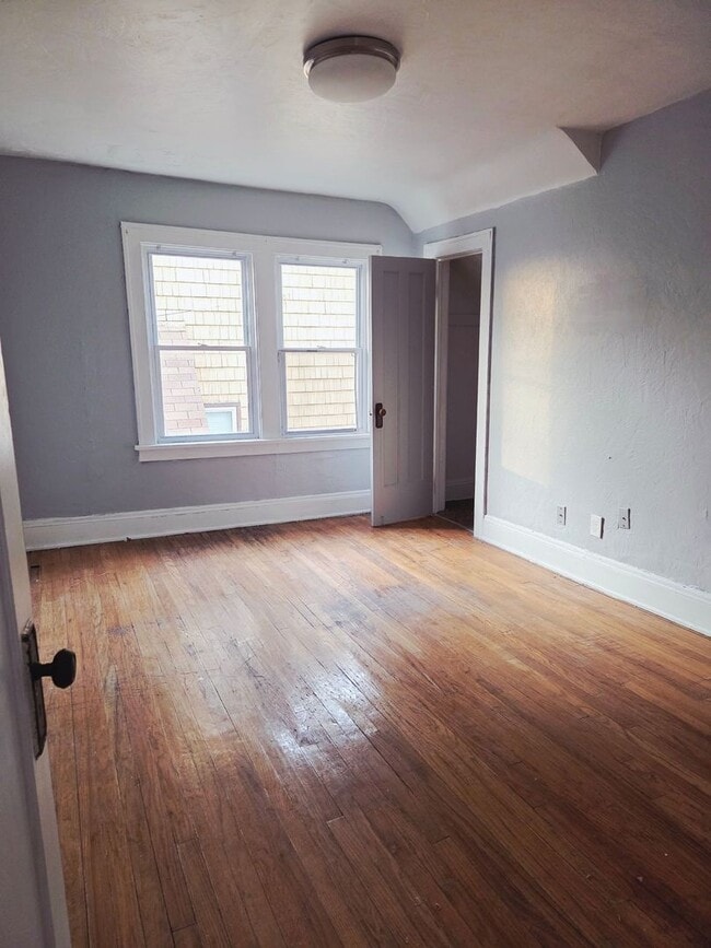 Building Photo - Beautiful Home Waiting To Be Occupied By You