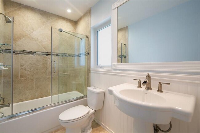 Building Photo - 1312 SE 14th Terrace