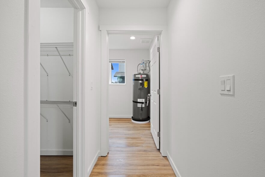 Building Photo - 2625 W Marina Dr