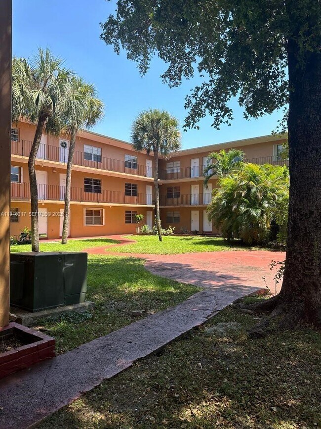 Building Photo - 1280 W 54th St