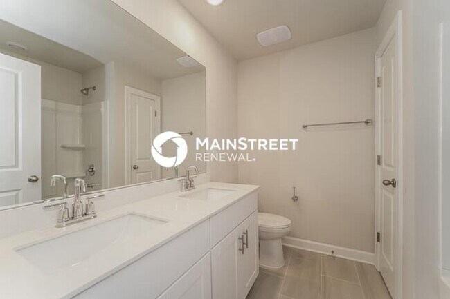 Building Photo - 3 Bedroom Pet-Friendly Home in Charlotte, NC with Main Street Renewal