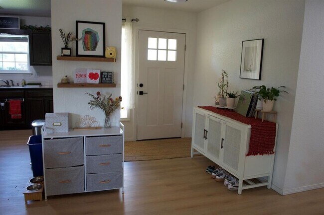 Building Photo - 2503 SW 10th St