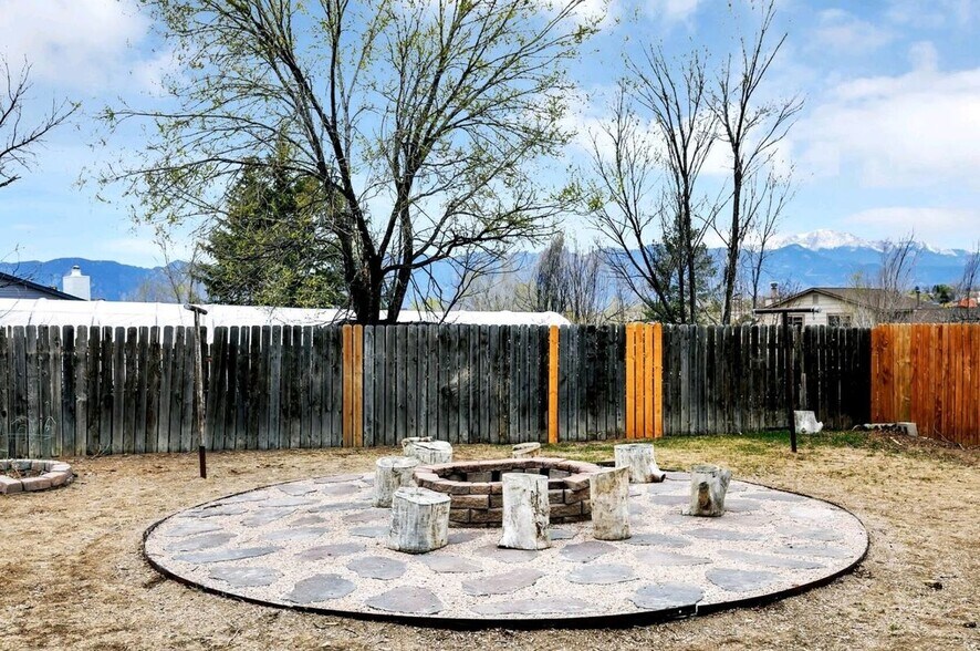 Building Photo - 341 Longfellow Dr